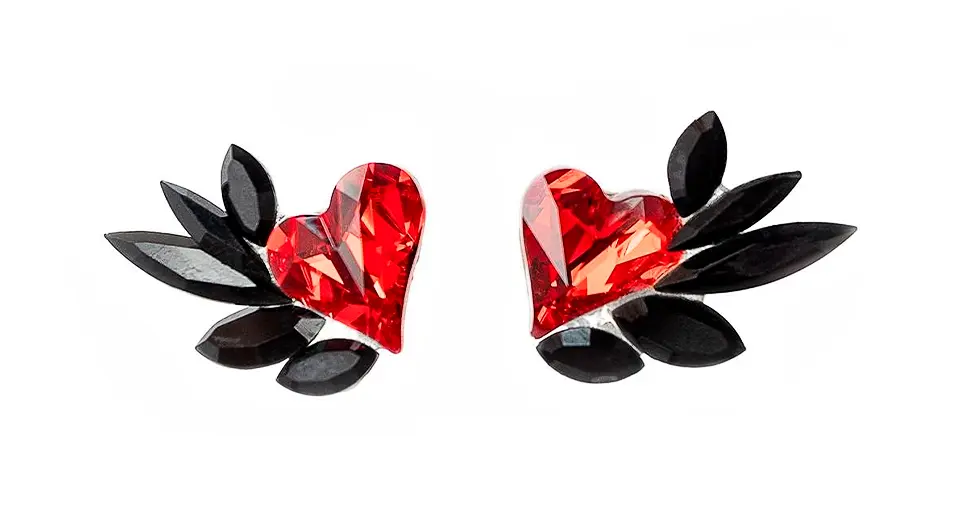 Secretele seducției sunt date de farmecul și splendoarea cristalelor Swarovski, în timp ce bijuteriile Crystal Design învăluiesc şi protejează orice poveste de iubire.