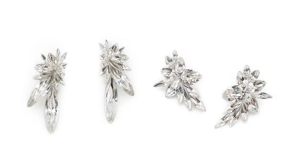 Bijuteriile Crystal Design sunt perfecte când vrei să ai o apariţie de neuitat indiferent de eveniment, oferind o strălucire la fel de captivantă şi elegantă.
